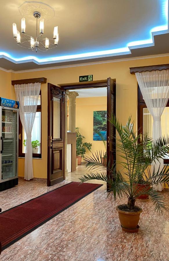 Vila A Hotel Korce Exterior photo