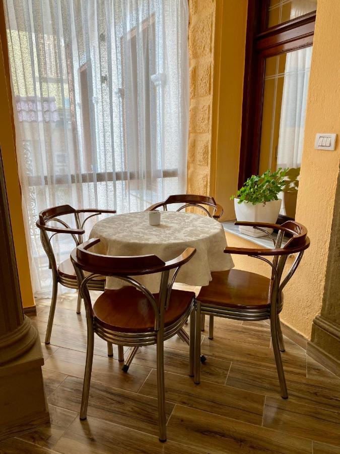 Vila A Hotel Korce Exterior photo